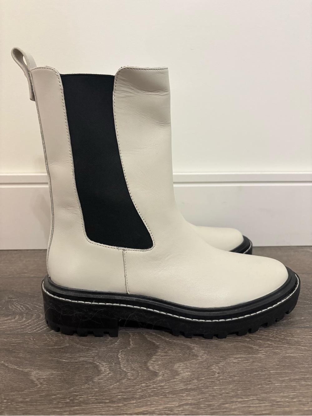 Tory Burch Women's White Leather Boots with Black Elastic Panel. Size 8.5